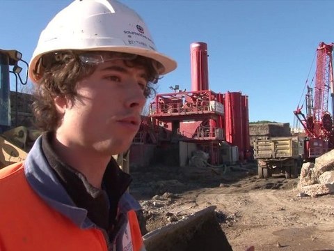 Creusé sous le niveau de la mer, le chantier Port d'Antibes.
