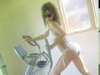 Sexy Rihanna Shows Off Her Bikini Body - Hot News