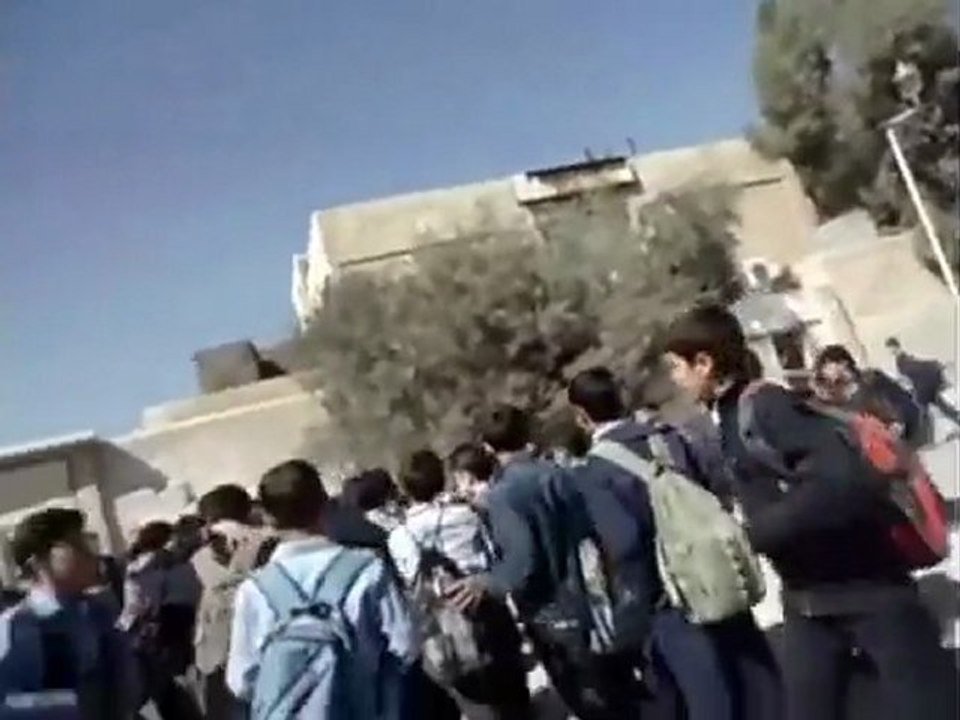 فري برس   معضمية الشام مظاهرة طلابية والهتافات لروح حافظ على لحن الدبكة السورية 23 10 2011