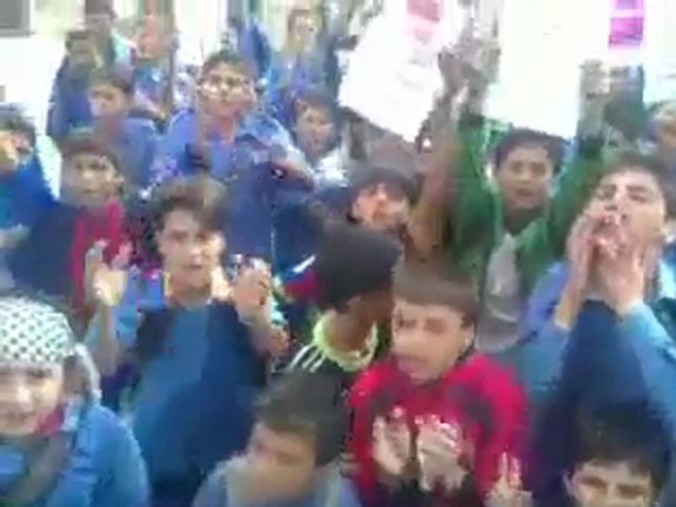 فري برس   إدلب   كفرنبل مظاهرة طلابية 24 10 2011 جـ2