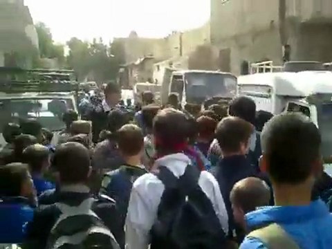 فري برس خرجت مظاهرة طلابية قي حي القدم الاثنين بعد انتهاء الدوام وهتف طلاب القدم الأحرار باسقاط النظام ونصرة لحمص الأبية التي تتعرض لمجزرة