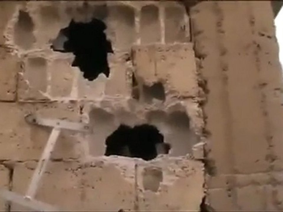فري برس   حمص الحولة آثار القصف من قبل شبيحة الاسد على المنازل 24 10 2011 ج2