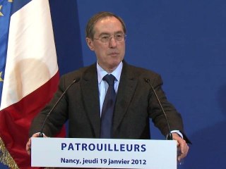 Télécharger la video: Conférence de presse de Claude Guéant sur les patrouilleurs à Nancy