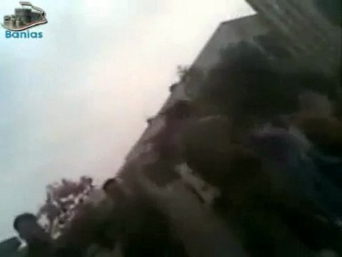 فري برس بانياس الامن والشبيحة يحاصرون احد المداراس لمنع الطلاب من التظاهر