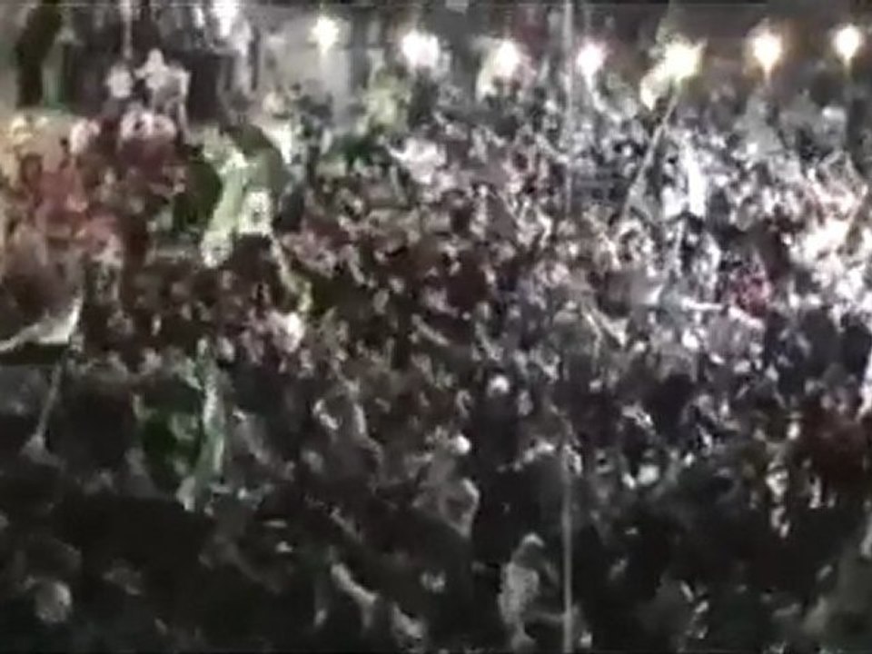 فري برس   حمص باباعمرو مسائية رغم القصف خرجنا بياضة نحن 26 10 2011