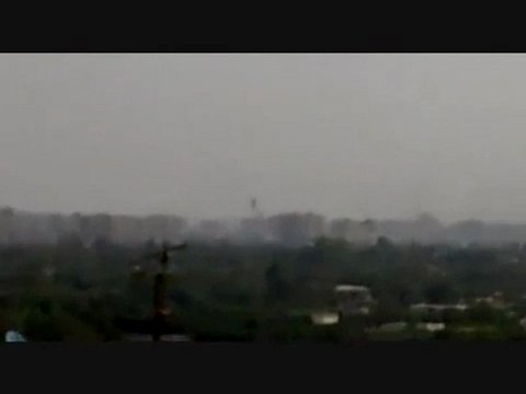 فري برس أجواء حرب في حمص وأعمدة الدخان تتصاعد من بابا عمر بسبب القصف العنيف 26 10 2011