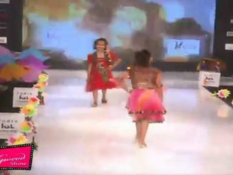 Small Kids Looks Beautiful In Indian Outfit @ India Fashion Week