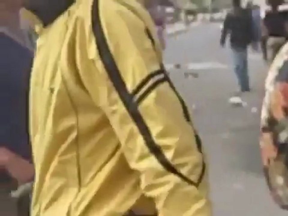 فري برس   درعا بصرى الشام اطلاق رصاص على المتظاهرين من قبل عصابات الاسد 26 10 2011