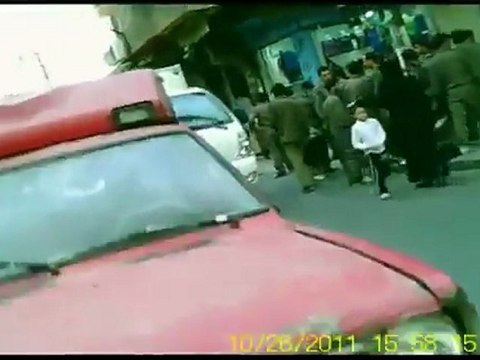 فري برس دمشق الدقاق عصابات الاسد باتظار المصلين الخروج من الجامع لمنعهم من التظاهر 26 10 2011