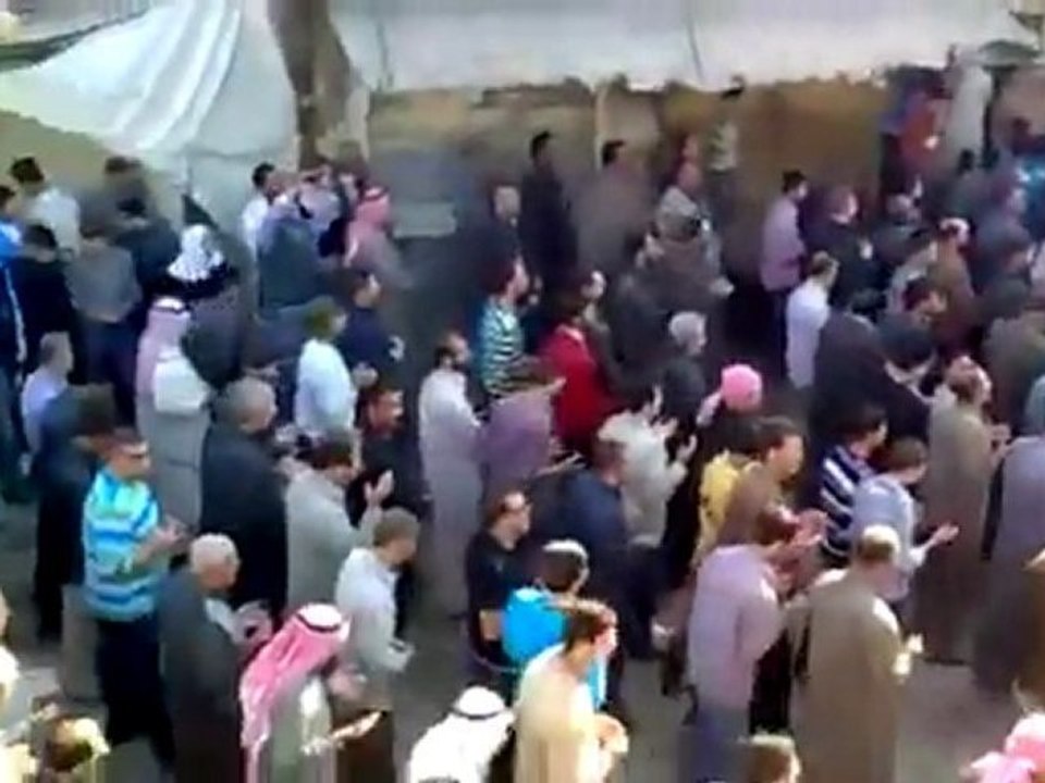 فري برس   ادلب  سراقب تشييع الشهيد الطفل عبد الرحمن كفرطوني27 10 2011