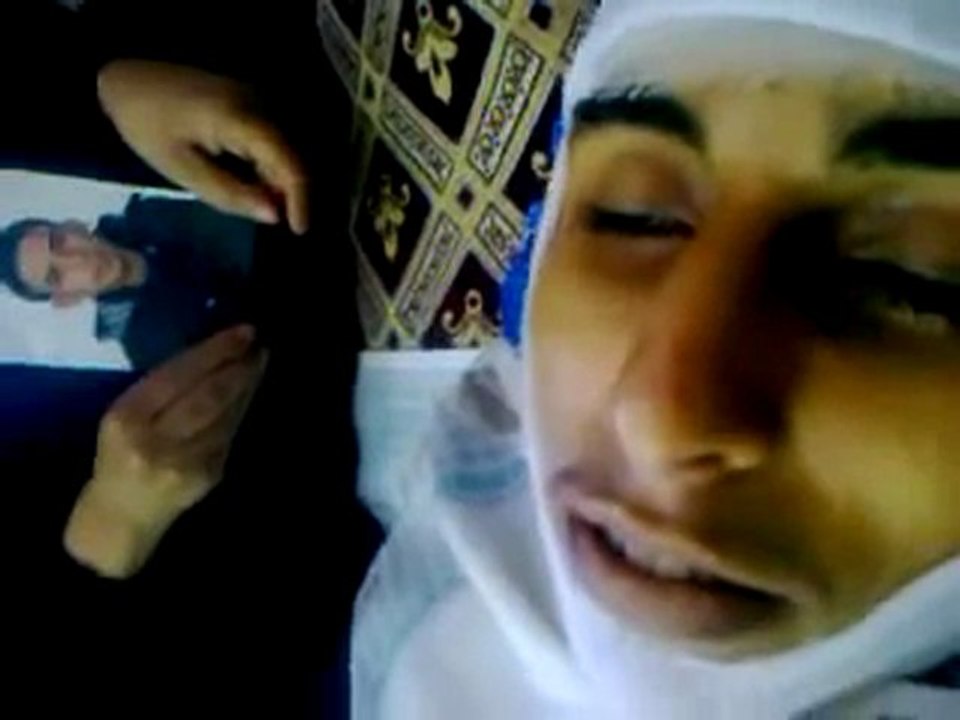 فري برس   مؤثر جدا ‫ام الشهيد عمران الجهماني‬ تنعي إبنها  27 10 2011