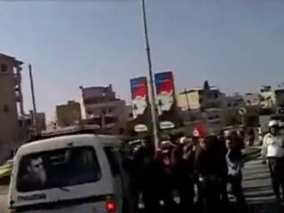 فري برس   اللاذقية الباصات التي جلبت المؤيدين من القرى 27 10 2011 ج3