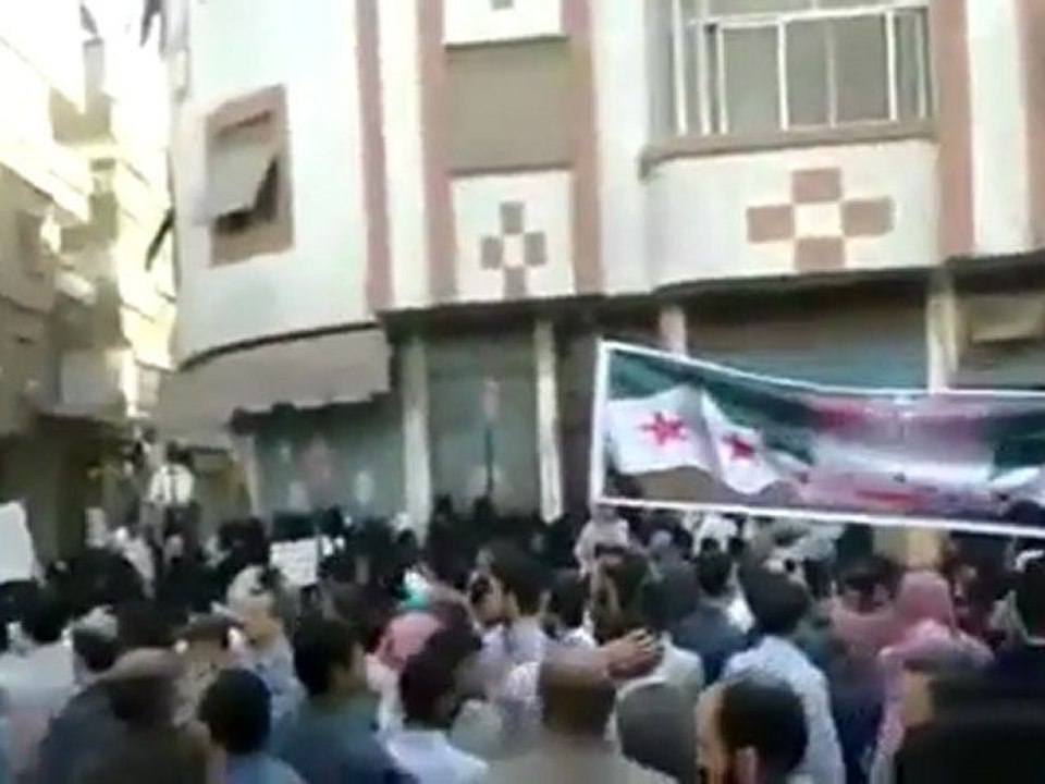 فري برس   ريف دمشق دوما مراسم زفاف الشهيد الطفل محمود عيون 27 10 2011 ج1