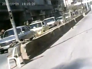 فري برس   سقبا حاجز للجيش عند مفرق الجوزة نهاية شارع  29 10 2011