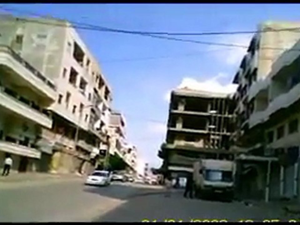 فري برس   بانياس   محاصرة الامن لجامع القبيات وساحة الستنر28 10 2011