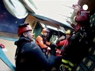 Concordia rescue halted as victims' families arrive