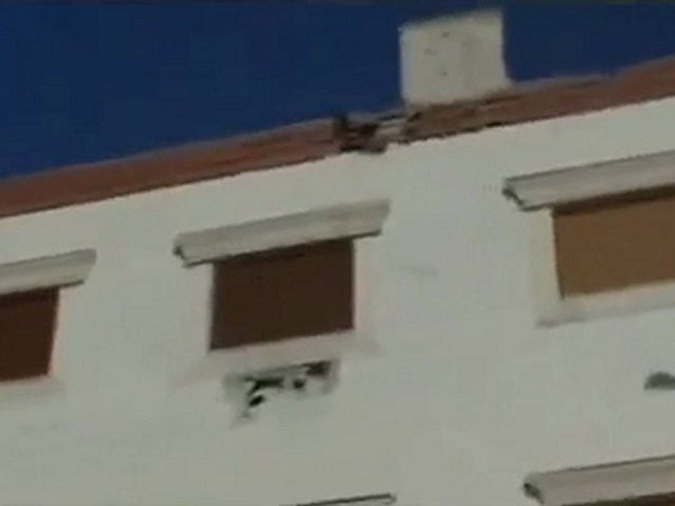 فري برس   حمص باباعمرو آثار القصف المدفعي والدمار الذي خلفته عصابات     الله الله يا عرب 29 10 2011 ‫ ج1