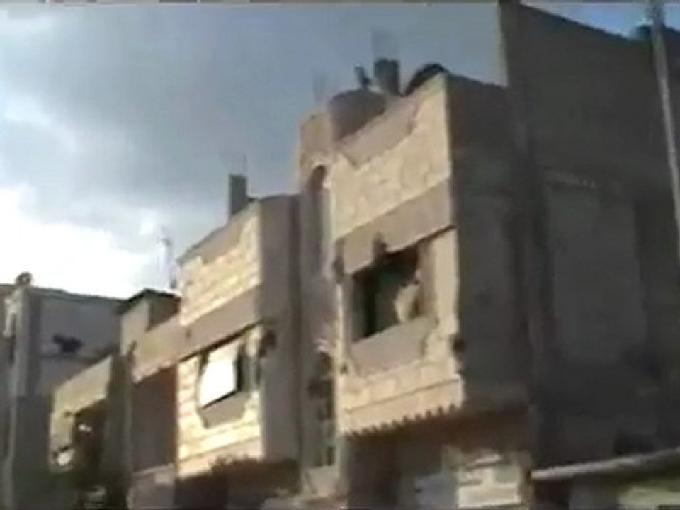 فري برس   حمص باباعمرو آثار القصف المدفعي والدمار الذي خلفته عصابات     الله الله يا عرب 29 10 2011 ‫ ج3