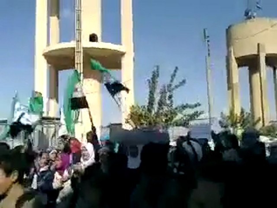فري برس   إدلب حاس مظاهرة طلابية 31 10 2011 جـ1
