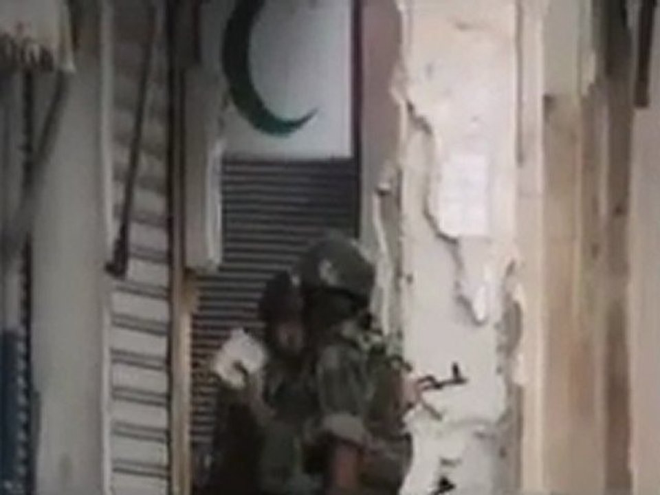 فري برس   حمص باب السباع انتشار قوات الامن والشبيحة 31 10 2011