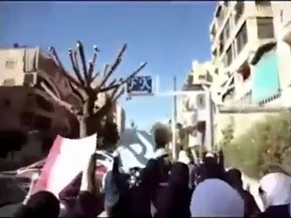 فري برس   حلب   الفرقان   مظاهرة الحرائر  جانب جامعة حلب 1 11 2011 ج2