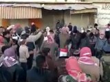 فري برس   حلب مارع أبطال مارع يتظاهرون أمام باص الأمن 2 11 2011 ج2