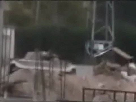 فري برس حمص بابا عمرو مدرعات عصابات الاسد تقصف المنازل والمدنيين 2 11 2011