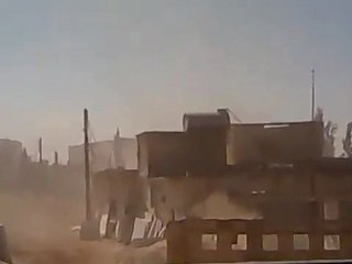 فري برس   احتراق المنازل في باباعمرو واطلاق النار على المصور 2 11 2011