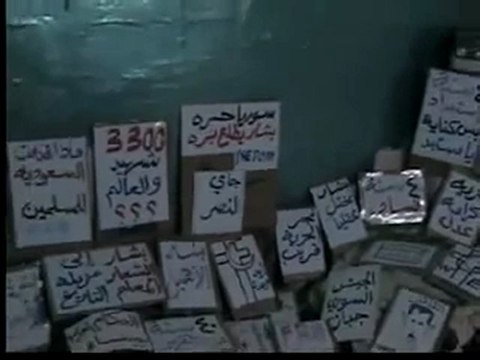 فري برس حمص ورشة تحضير لافتات المظاهرات احفاد خالد بن الوليد 3 11 2011