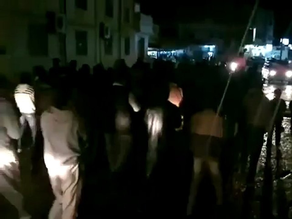 فري برس   درعا الجيزة مسائيات الثوار رغم انقطاع الكهرباء حوران الفزعة 3 11 2011