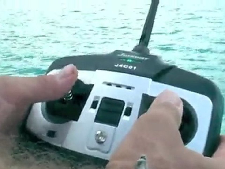 Lino et les requins radio-commandés :-)