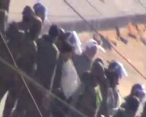 فري برس   محاصرة الامن والشبيحة للجامع العمري يدرعا البلد في جمعة الله أكبر على من طغى وتجبر 4 11 2011