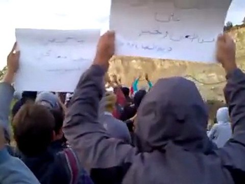 فري برس قرية البيضة مظاهرة لنصرة المدن السورية 4 11 2011