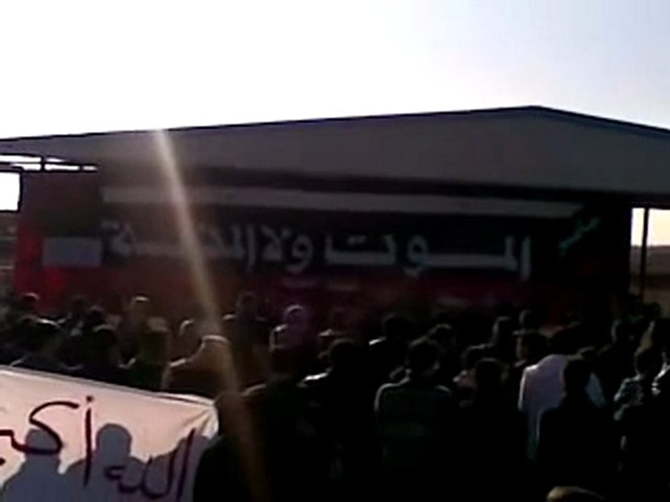 فري برس   حوران جاسم مظاهرة أول يام العيد 6 11 2011