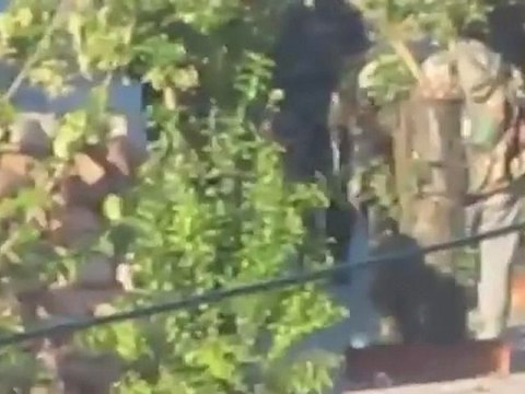 فري برس حماة دوار المحطة انتشار الامن قبل صلاة العيد 6 11 2011