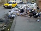 فري برس   حمص حي الخالدية النظام يعاقب أهل الخالدية و يترك القمامة في الحي 7 11 2011