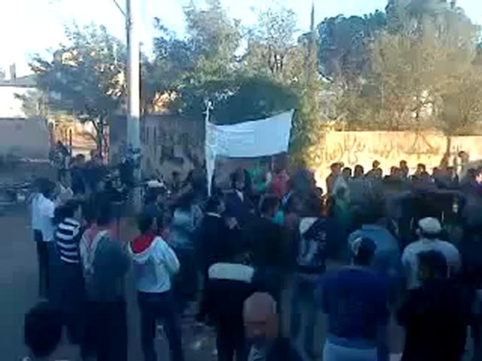 فري برس   درعا تل شهاب مراسم زفاف الشهيد انور رفعت البقيرات 8 11 2011