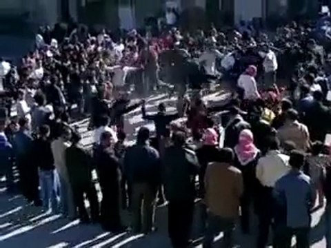 فري برس ادلب سرجة مظاهرة في آخر أيام العيد رغم الحصار الشديد عليها 9 11 2011