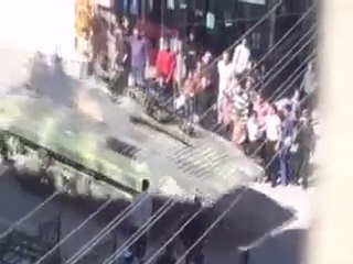 فري برس   الكسوة  أعادة أنتشار وتموضع الدبابات في المدينة 9 11 2011