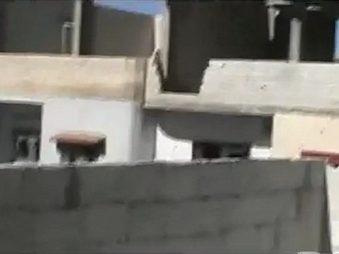 فري برس باباعمرو آثار القصف الوحشي على أحد المنازل 9 11 2011
