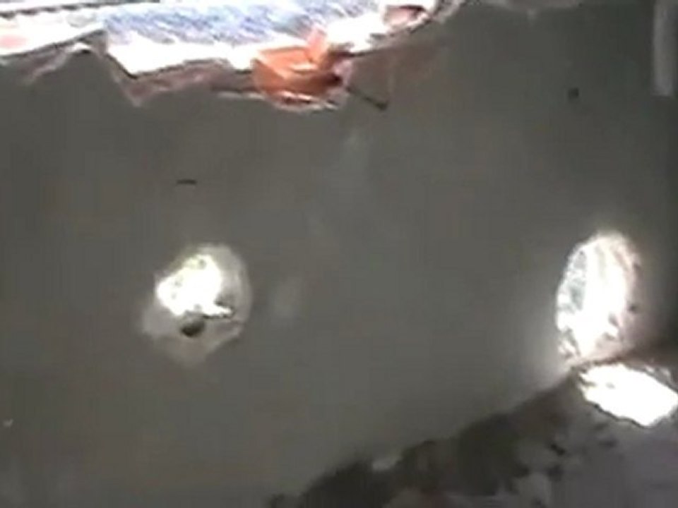 فري برس    باباعمرو آثار القصف على أحد المنازل وتكذيب قناة الدنيا فيما ادعت 9 11 2011