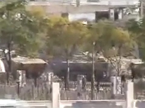 فري برس حمص تلبيسة تجمع عربات الجيش بالقرب من المدخل 10 11 2011