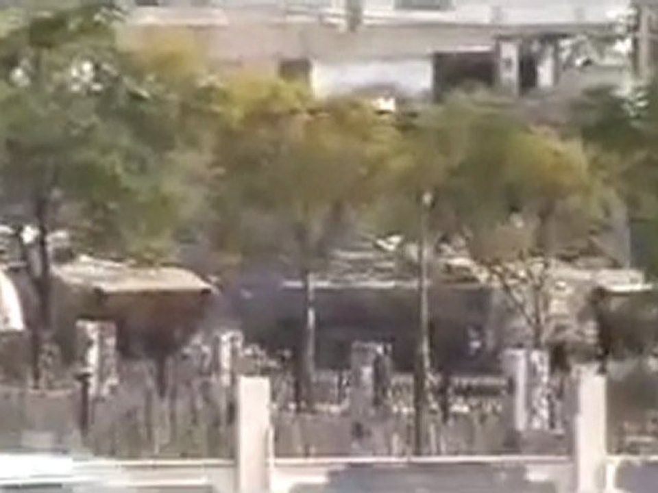 فري برس   حمص تلبيسة   تجمع عربات الجيش بالقرب من المدخل 10 11 2011