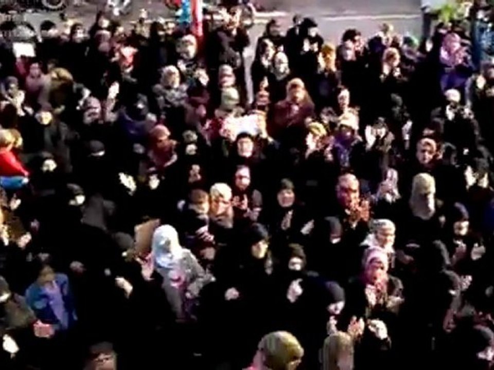 فري برس   ادلب كفررومة سكابا دم الشهداء والله غالي علينا بمشاركة الحرائر جمعة تجميد العضوية 11 11 2011