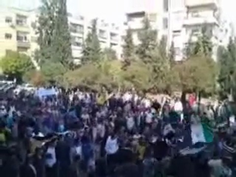 فري برس   حمص القصور جمعة تجميد العضوية مطلبنا 11 11 2011 ج3