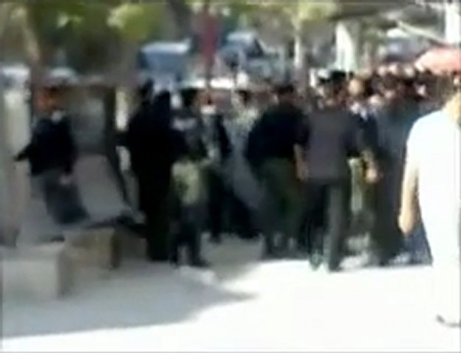 فري برس   حلب صلاح الدين جامع الناصر جمعة تجميد العضوية اعتقال المواطنين بشكل عشوائي 11 11 2011