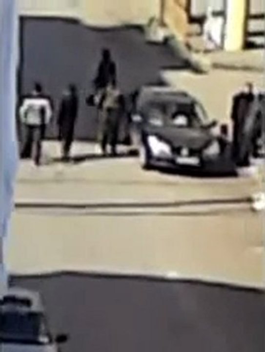 فري برس   حماة انتشار عناصر الجيش والشبيحة في شارع 15 اذار خلال جمعة تجميد العضوية 11 11 2011