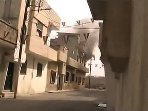 فري برس باباعمرو منزل يحترق جراء القصف 14 11 2011