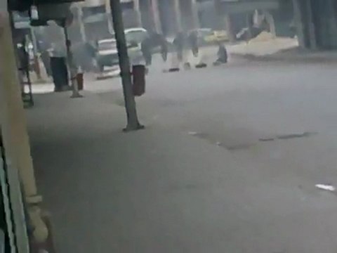 فري برس عصابات الامن والشبيحه تطلق الرصاص على المتظاهرين في شارع المرابط 16 11 2011