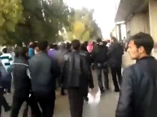 Video herunterladen: فري برس   حلب   اعزاز    مظاهرة جمعة طرد السفراء 18 11 جـ1